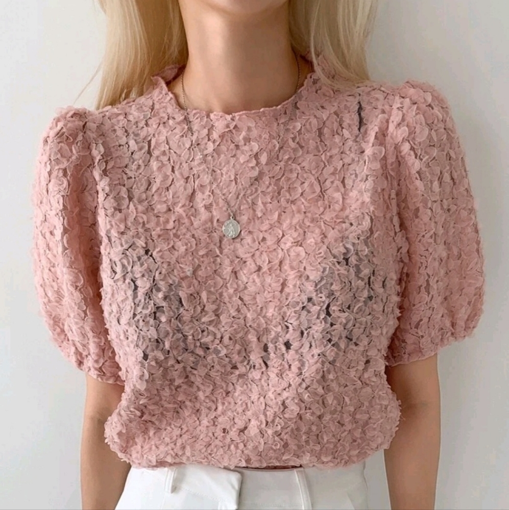 Dazy Puff Sleeve keyhole back blouse